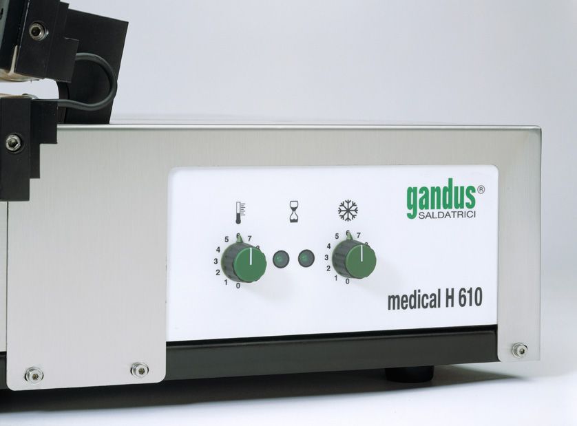 Thermosoudeuse à impulsions avec largeur de soudure de 8 mm