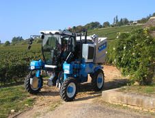 1096 - tracteur enjambeur - bobard - à 4 roues motrices à transmission hydrostatique_0