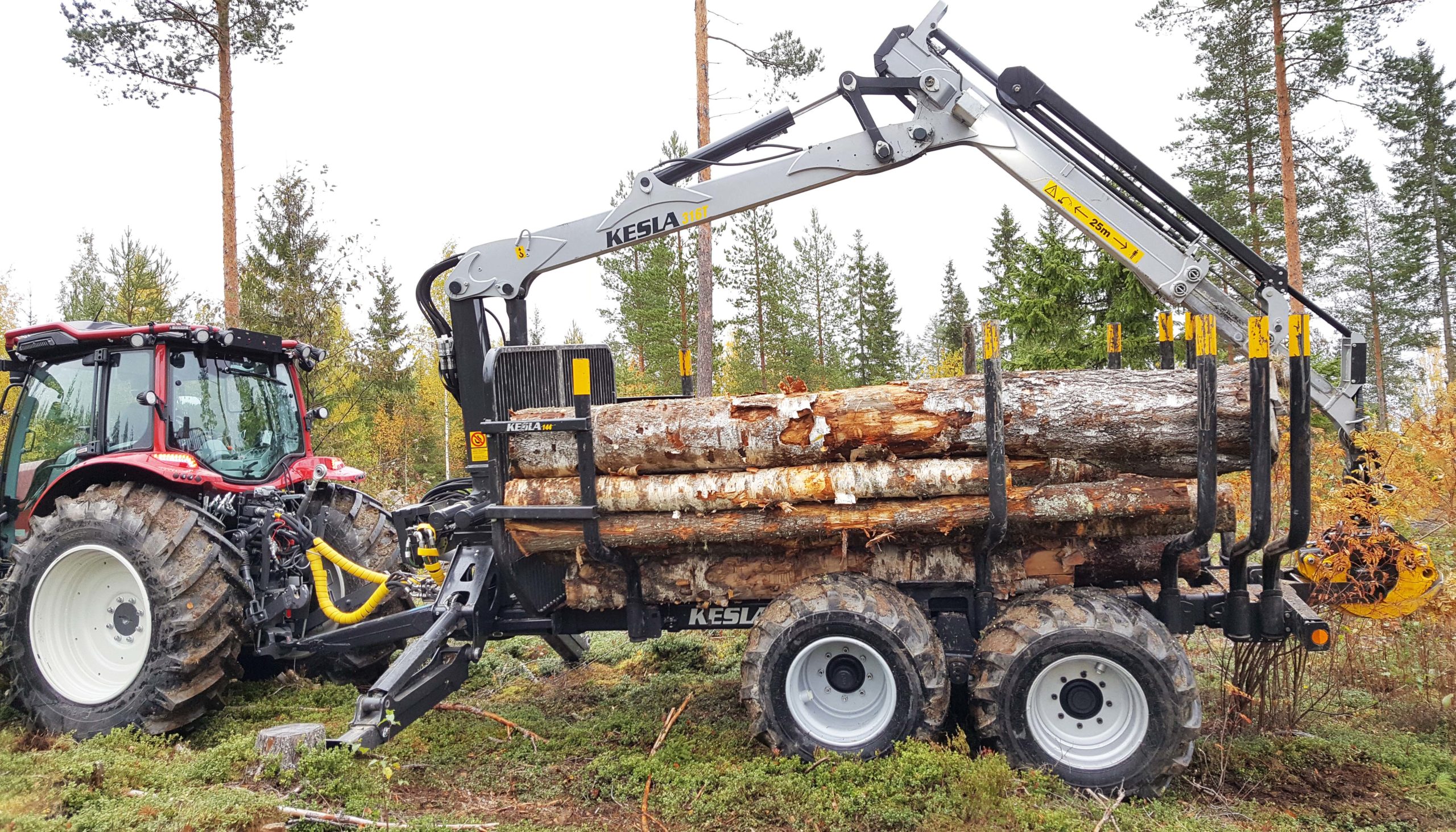 Remorque forestière compatible avec les plus grands tracteurs conçue pour les travaux à façon professionnels - kesla 144_0