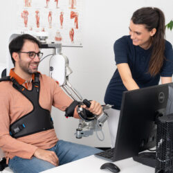 Robot de rééducation des membres supérieurs - ArmeoSpring Pro_0