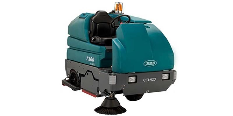 Location ou vente - Autolaveuse autoportée Tennant 7300 reconditionnée - Largeur de travail 1 m, technologies ec-H2O™ et FaST®_0