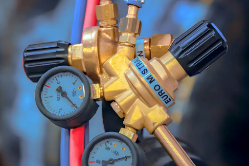 Manomètre et régulateur de pression conçu pour stabiliser et contrôler les flux d'air et de gaz_0