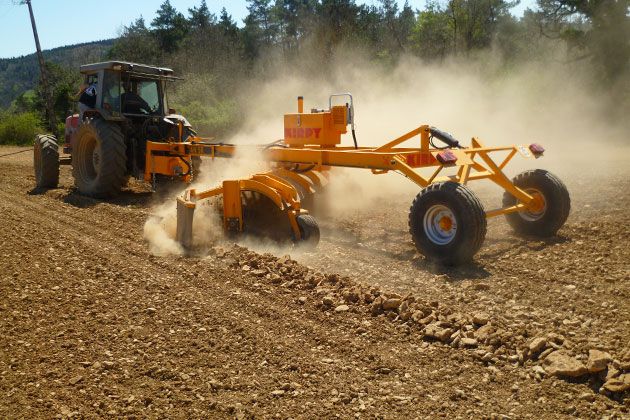 AN 5R - Andaineur de pierres Kirpy - Largeur de travail 4,50 m - Homologation route_0