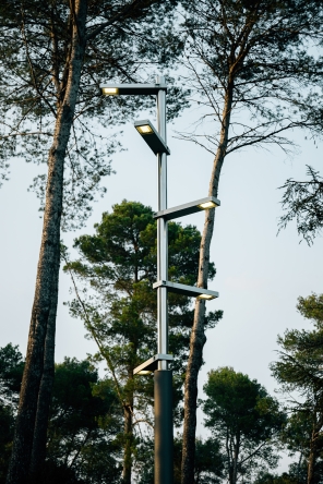 Lampadaire urbain Rama LED - 144 W - Acier galvanisé - Hauteur 9,2 m - Éclairage orienté vers la chaussée_1