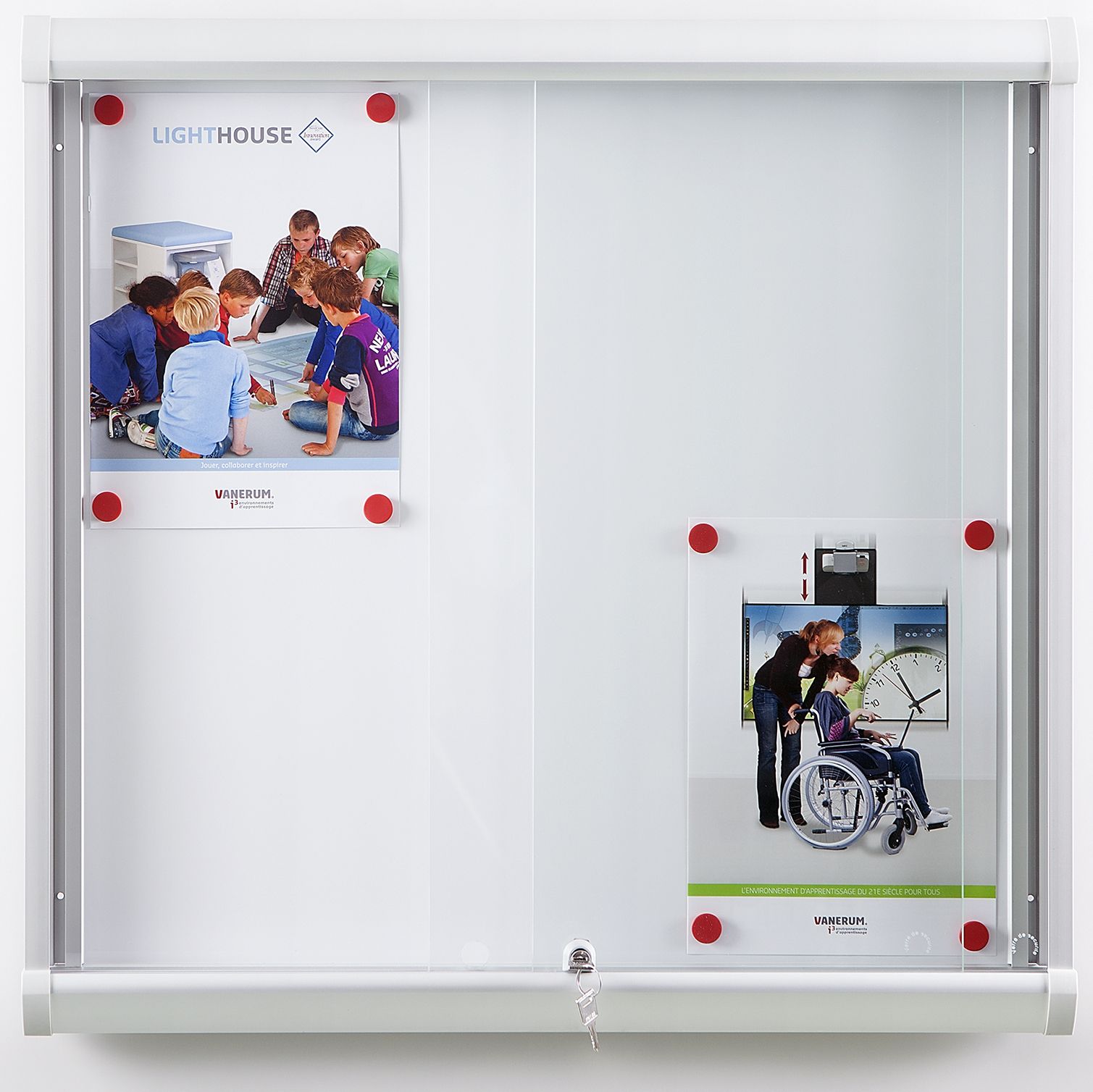 Vitrine d'affichage d'intérieur à portes coulissantes - fond magnétique ou liège - formats jusqu'à 27 feuilles A4_0