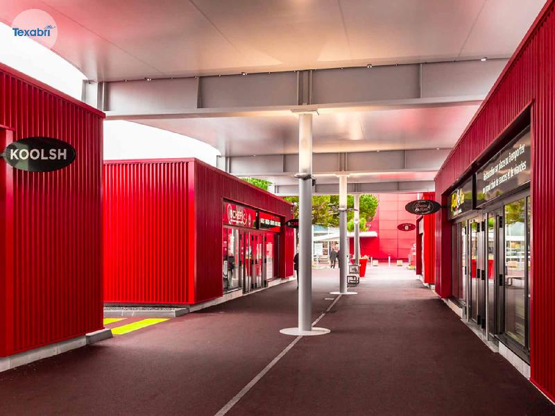 Abri pour galerie commerciale - Protégez vos allées extérieures avec une structure robuste et économique_0