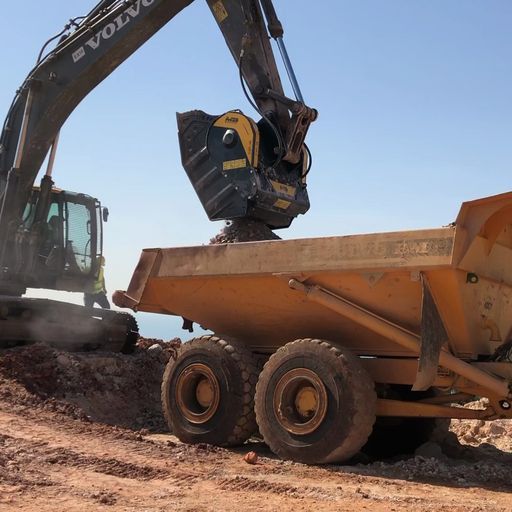 Godet concasseur BF120.4 S4 - Pour pelles hydrauliques 30 à 45 tonnes, capacité 1,3 m³_1