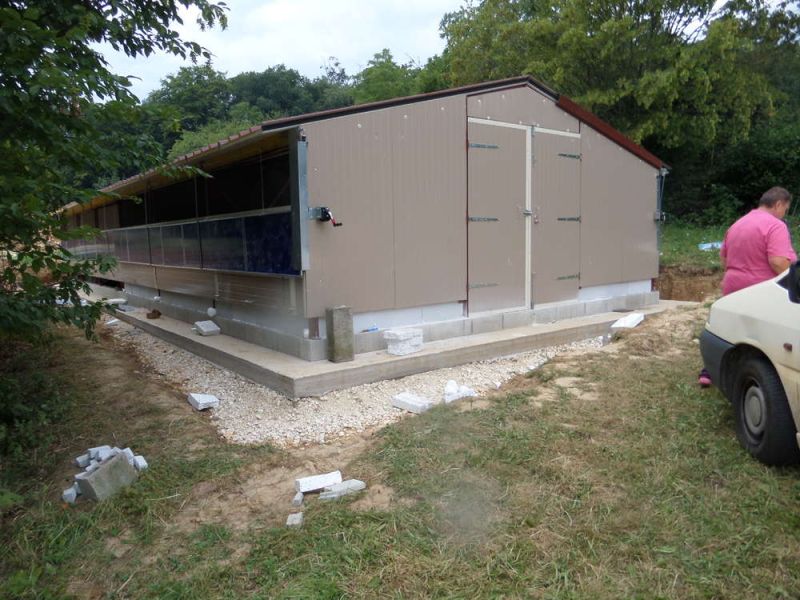 Bâtiment avicole fixe 20 m² - modèle Louisiane - ossature métallique et panneaux sandwichs isolés_0