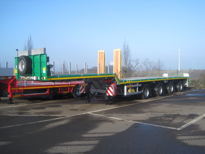 Semi-remorques porte-engins TéléMax - CargoMax - transport de contrepoids de grues et charges longues_0