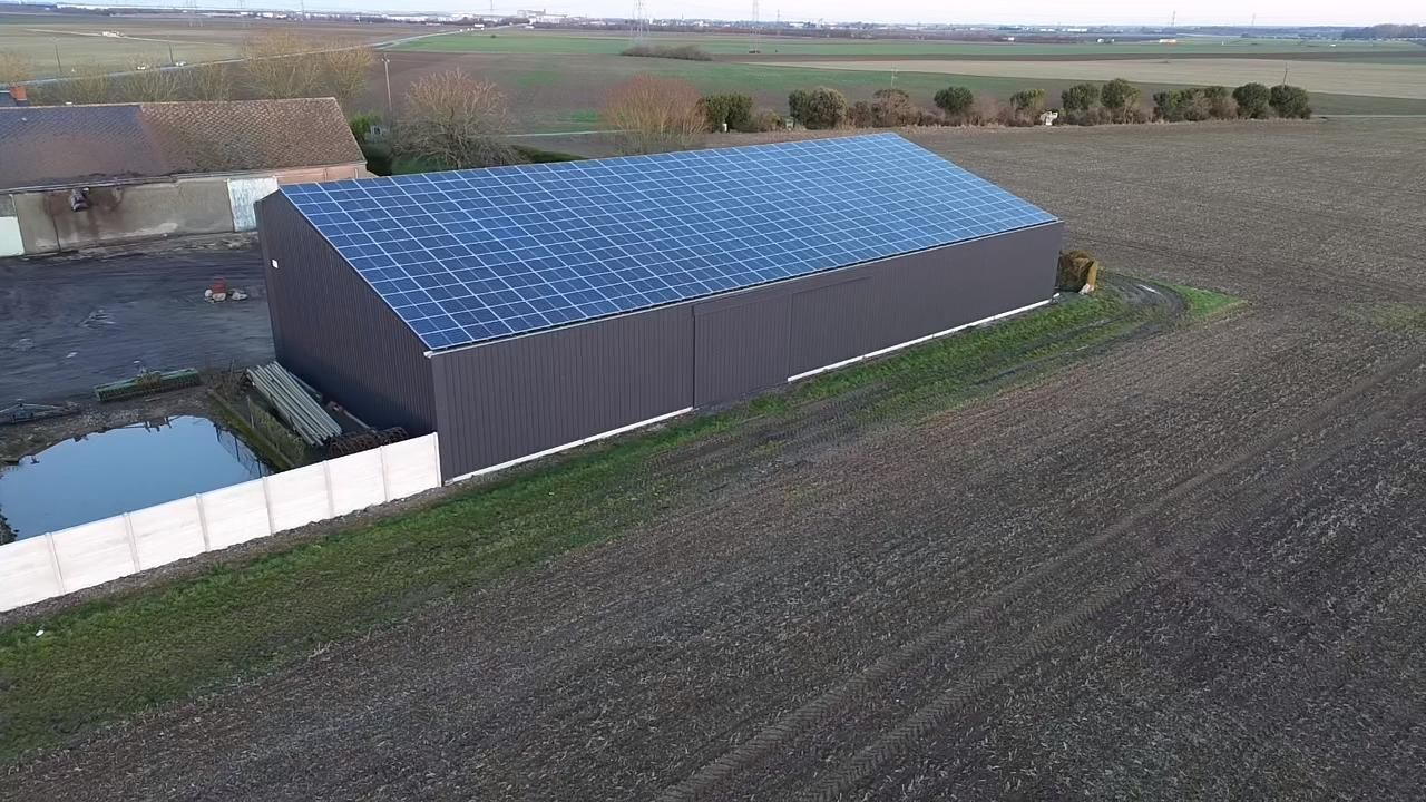 Hangar solaire asymétrique - 600 à 1800 m² - stockage dégagé et production d'énergie photovoltaïque_0