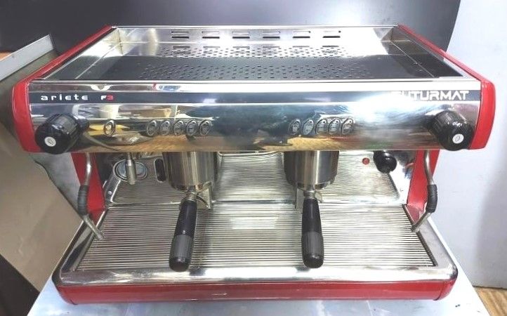Machine à expresso professionnelle FUTURMAT Ariete F3/E semi-automatique 2 groupes_0