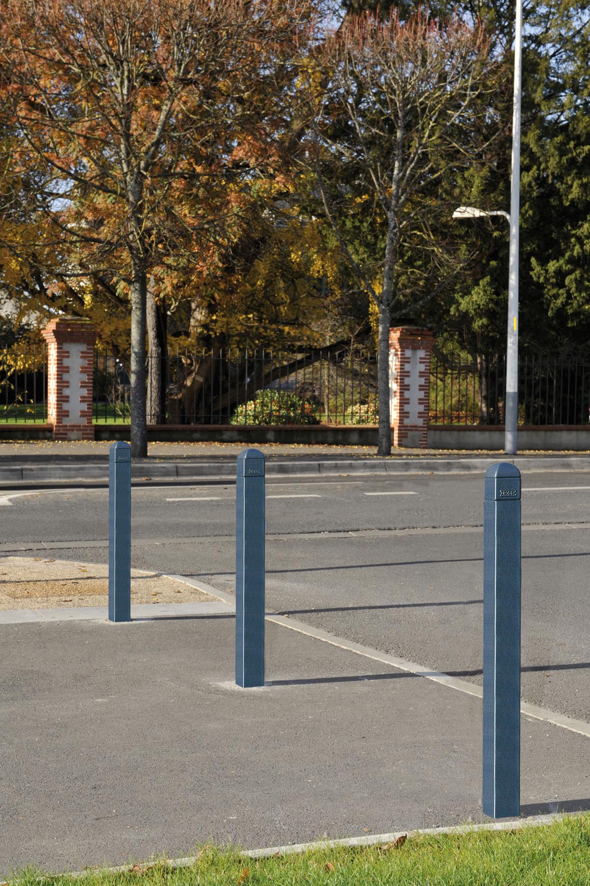Mour028 - Potelets fixes de ville conviviale - H1100 mm - Tube acier 70x70 mm - 13 couleurs au choix_0