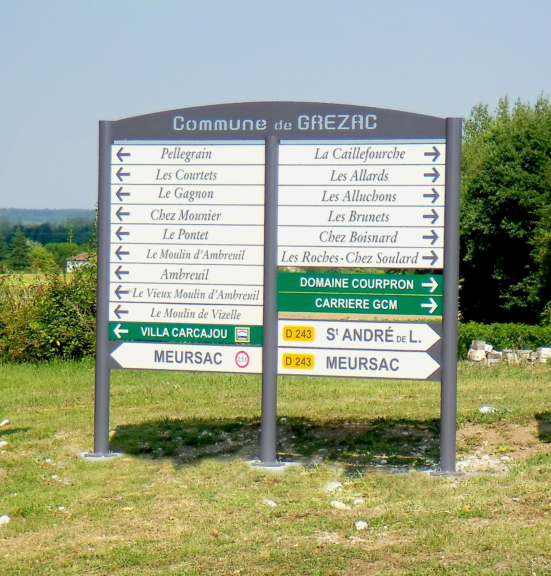 Mobilier urbain banc, potelet, cendrier, arceau vélo, idéal pour les communes_1