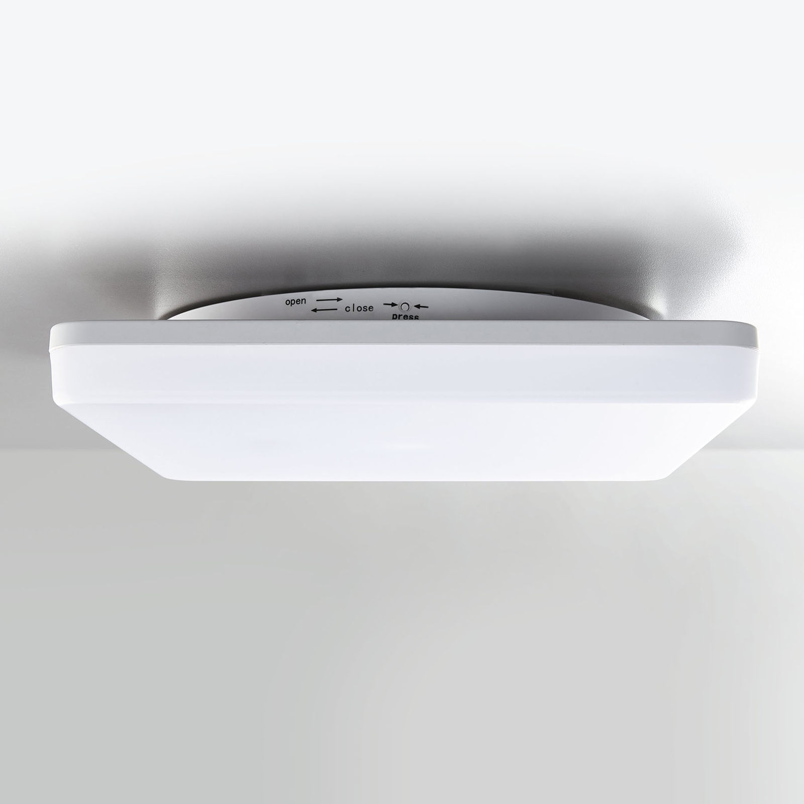 HEITRONIC PLAFONNIER LED PRONTO, ANGULAIRE, 28 X 28 CM