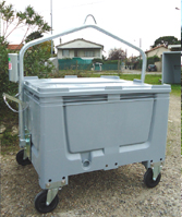 Bac d'équarrissage - Ecomat 670 - PEHD avec palonniers en acier et options personnalisables_0