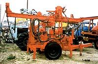 Engins de forage Wirth B0A - Foreuse tractable pour recherche d'eau (120 m) ou carottage (200 m) - Moteur Deutz F21 912_0