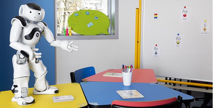 Pepper - Robot éducatif SoftBank Robotics Europe SAS - Renforce les compétences sociales et l'estime de soi_0