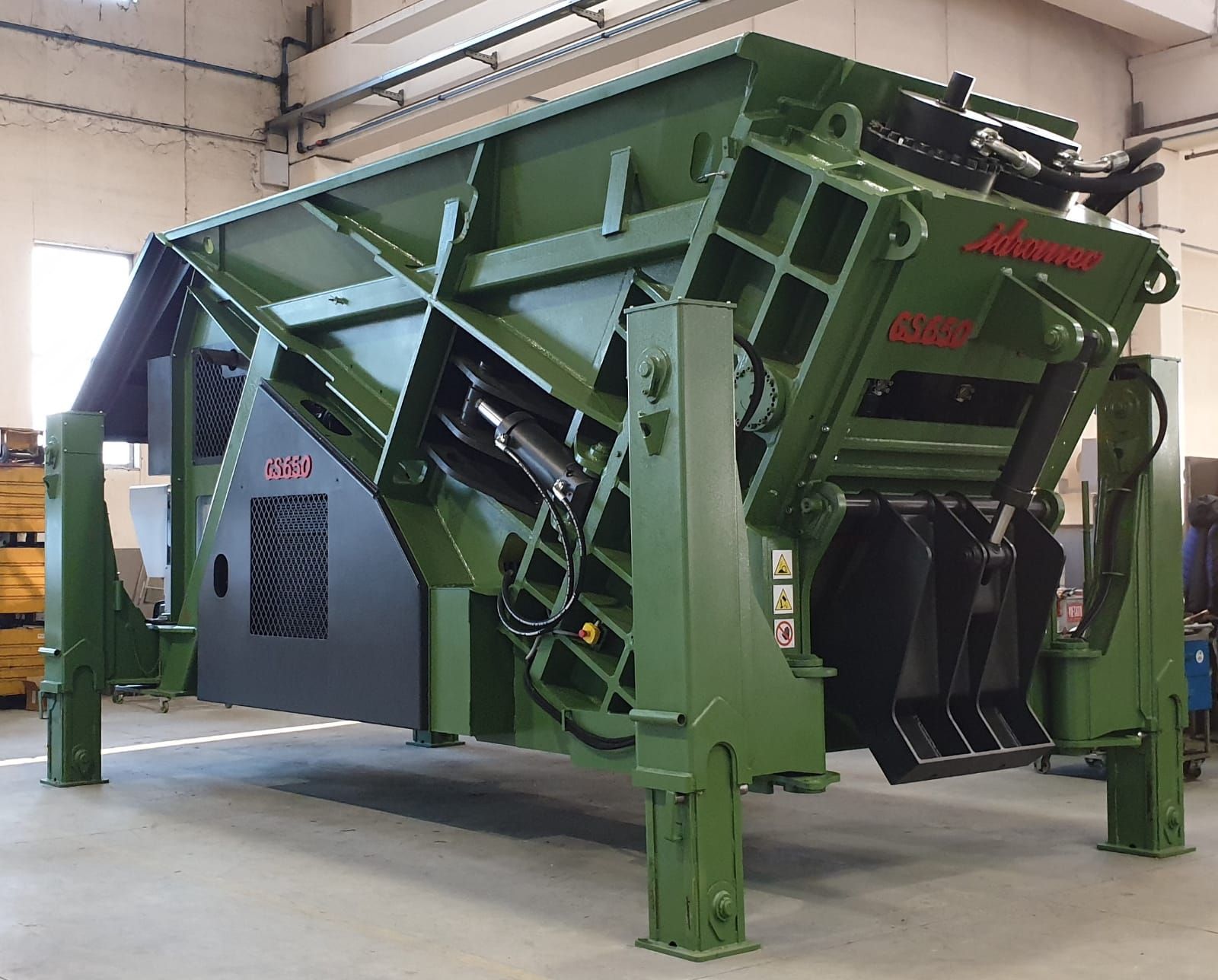 Cisaille inclinée IDROMEC GS 650 - hydraulique, moteur diesel Cummins Tier 5, force de 650 tonnes_0