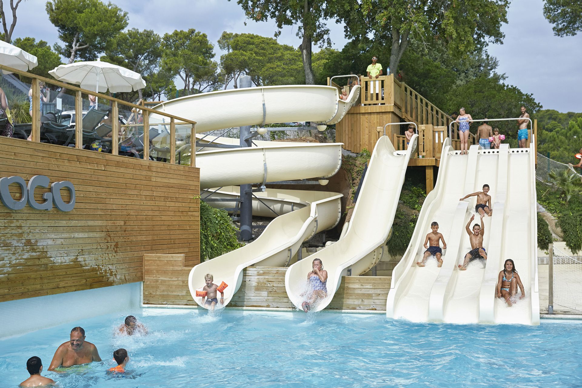 Trio de toboggan aquatique : must'tob, slide'tob et kamikaze, arrivée bassin_0