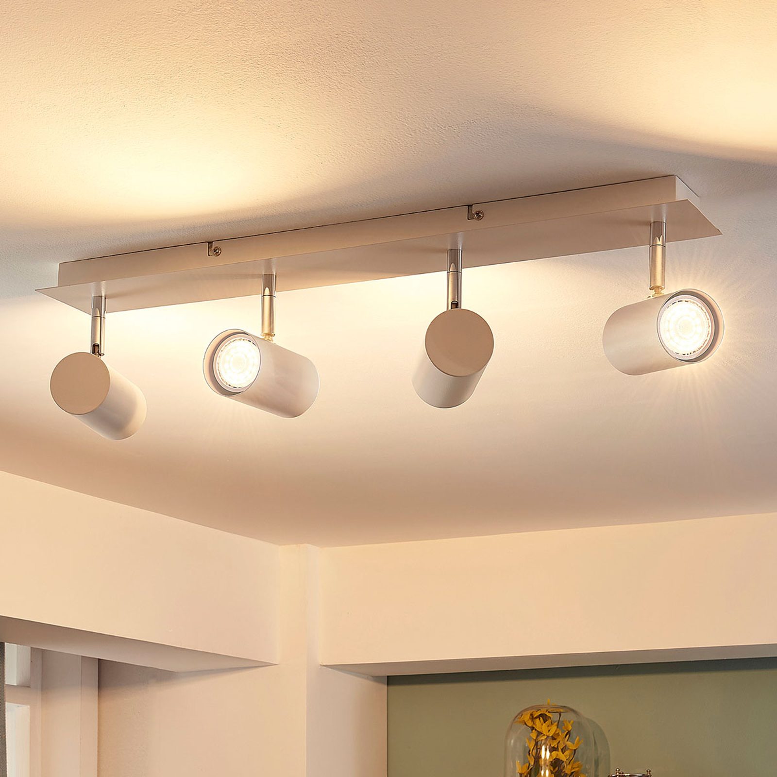 LINDBY SPOT POUR PLAFOND ILUK AVEC FINITION BLANCHE, À 4 LAMPES.