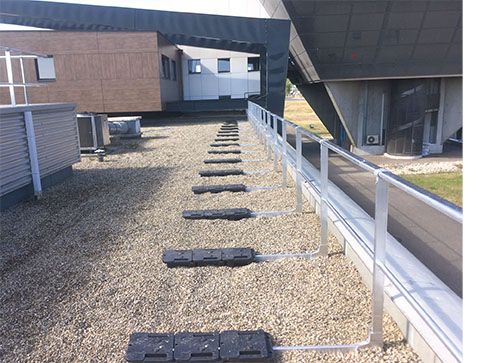 Garde corps autoportant Alsolu pour toit avec lisse en profil triangulaire et sous-lisse ronde Ø35 - Vectaco_0