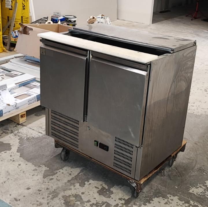 Saladette réfrigérée 2 portes GN 1/1 avec couvercle inox - 269L - d'occasion_0