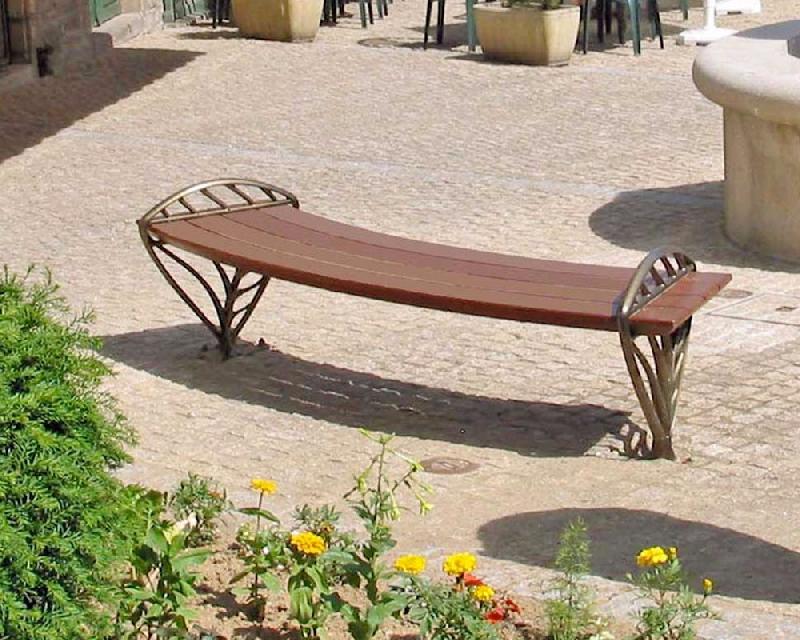 Banc public - Banquette cintrée Flore - Piètement en fonte et assise en bois exotique lasuré_0