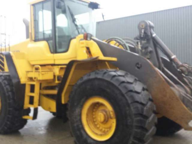 Chargeurs sur pneus volvo l180f_0