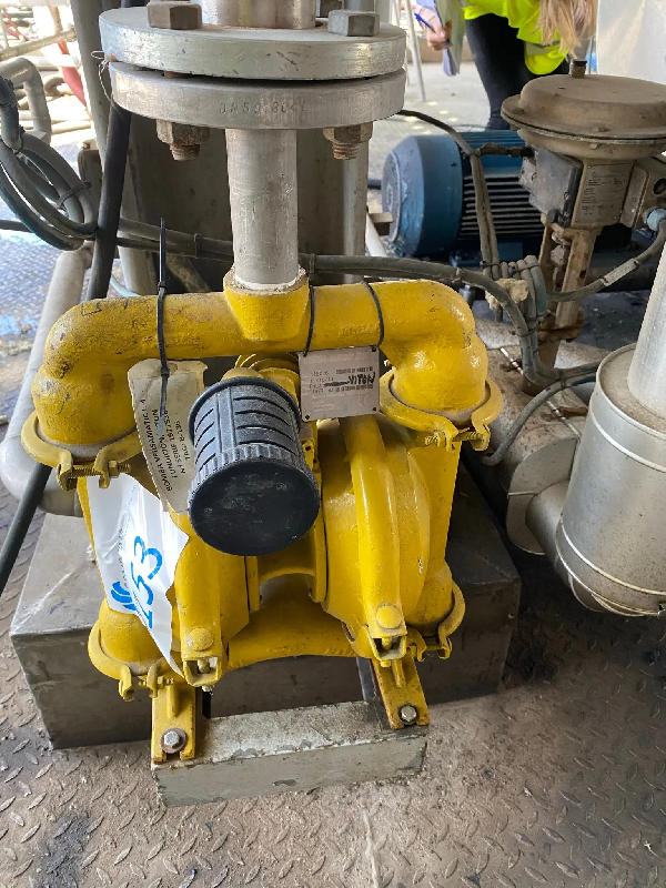 Pompe pneumatique à double membrane aodd versa-matic e4ca1 d'occasion - référence                        :                         c9153_0