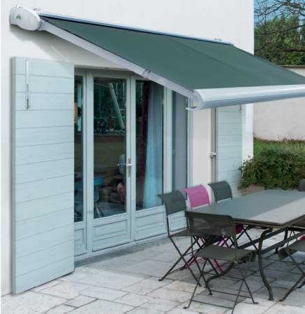 Store de terrasse Iséo - Technologie double câble - Motorisé - Déploiement de 3 m maximum_0