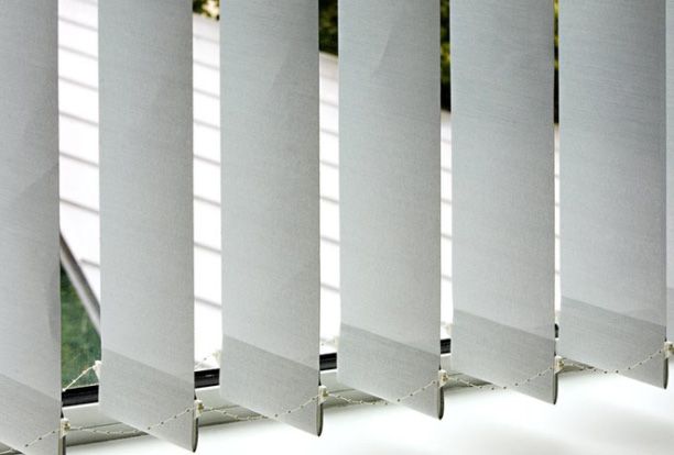 Store californien - lames de 89 ou 127 mm en tissus unis ou à motifs - décoration intérieure élégante_0
