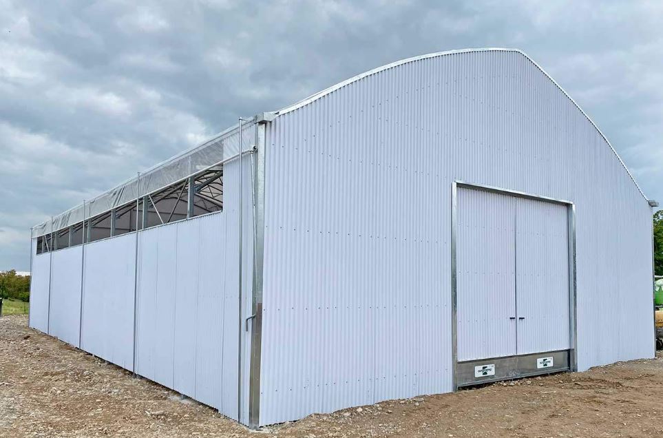 Entrepôt agricole avec faîtière double courbe en treillis pour  environnements  plus exigeants - Multiart TR_0