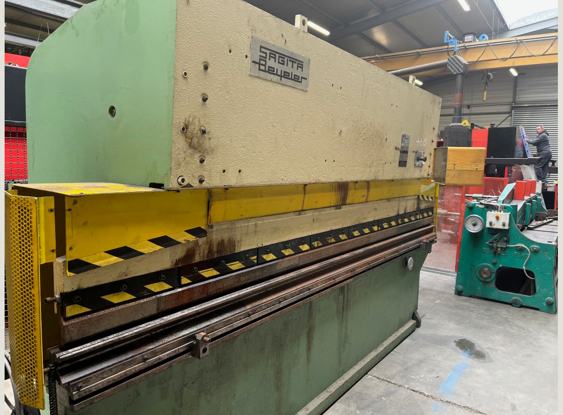 Presse plieuse industrielle SAGITA Beyeler - capacité 4000 x 110T_0