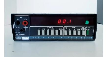 8000A - Multimètre numérique Fluke - Résolution 3 1/2 digits - Mesures AC/DC jusqu'à 1200V et 2000mA_0