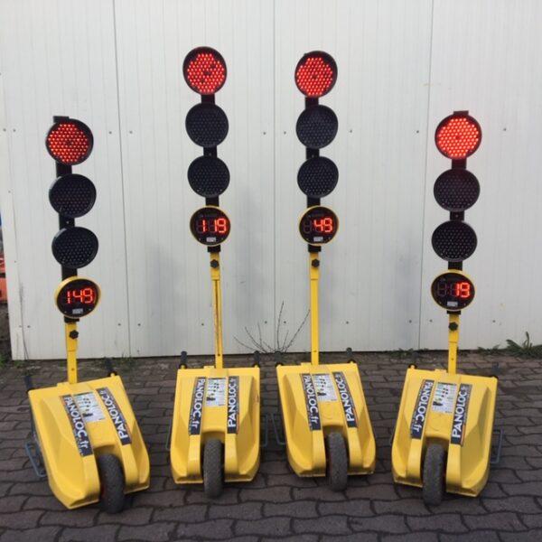 Feux de chantier par 4 - Affichage à leds lisible à 40m - Interface infrarouge_0