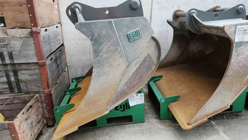 Godet niveleur Egli EPL-TR 280-1700 - OilQuick OQ 80 - 1700 mm - 995 kg - 1420 l_0
