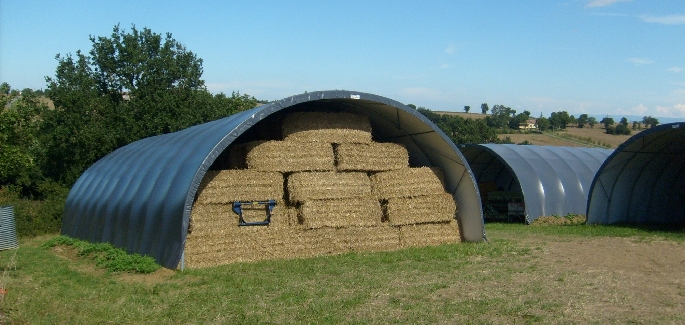 Tunnel de stockage / ouvert / structure en acier / couverture en pvc / ancrage au sol avec platine_0