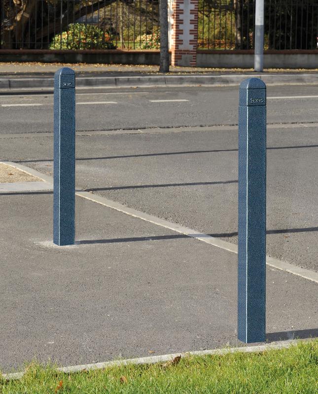 Potelet décoratif convivial - Tube acier 70x70 mm - Pommeau Courbe de Diamant® - Hauteur 1280 mm - Finition peinture sur zinc_0
