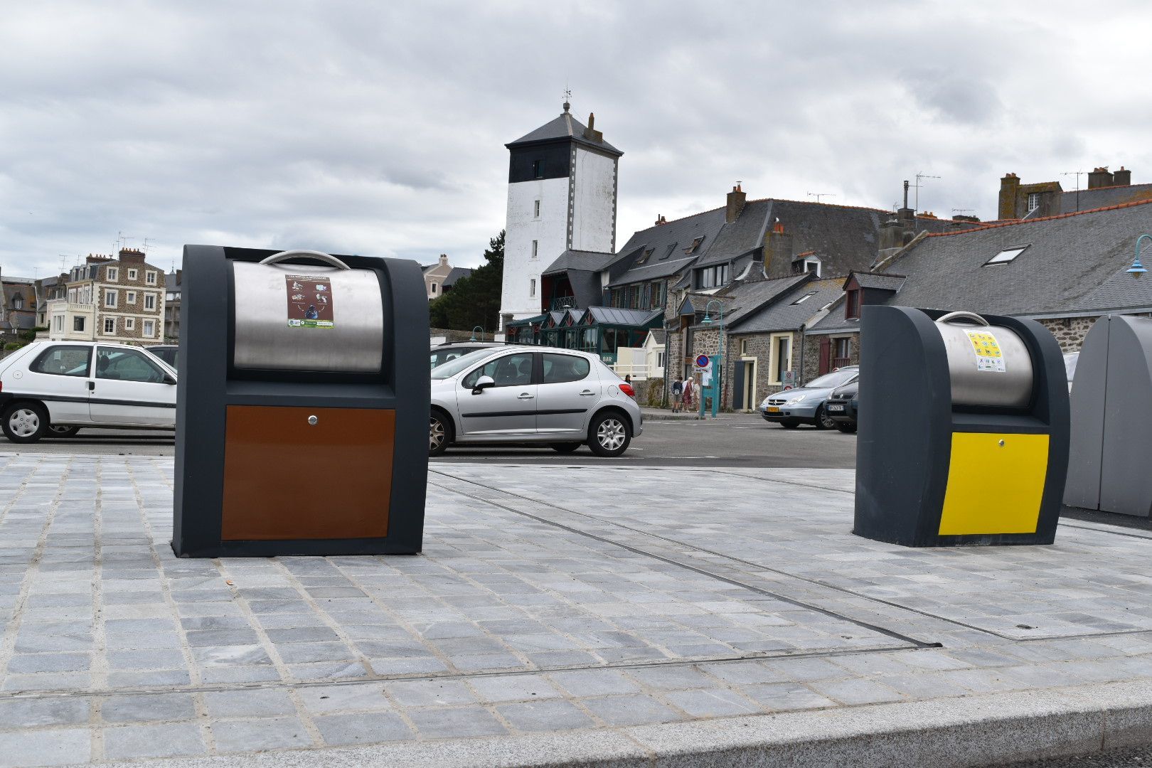 Système Wastebox pour la collecte et la compaction des déchets sous terre