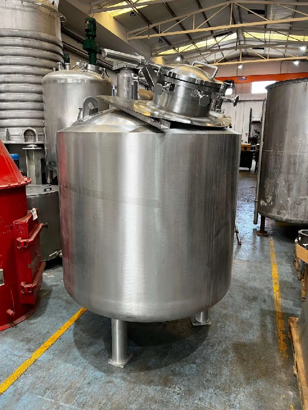 Réacteur inox d'occasion 2350 litres avec agitation et demi tige - référence                        :                         c7558_0