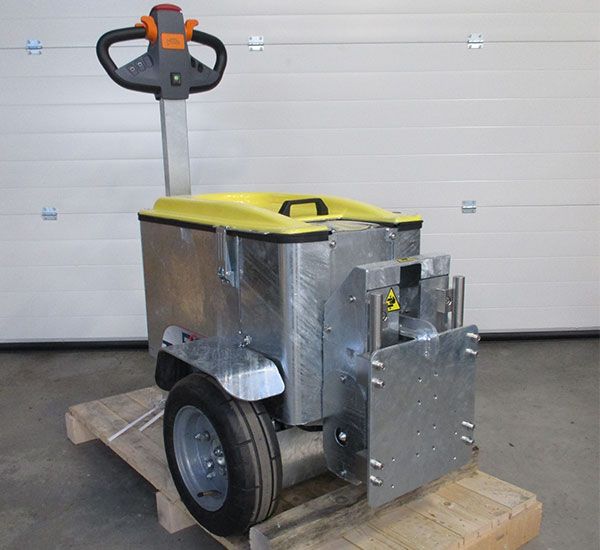 Engin tracteur pousseur TR 30 Innovep équipé de freinage électrique