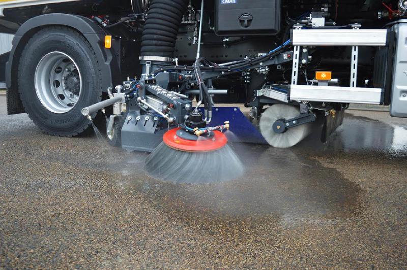 Balayeuse châssis TP Brock VS 7 TECH Premium haute pression avec châssis Volvo FMX Sleeper 420 CV - Largeur de travail jusqu'à 3 300 mm - Équipements de travail haute pression et économique_0