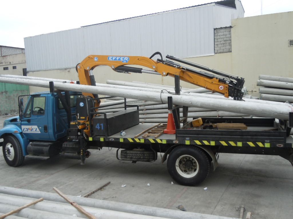 Grue auxiliaire light 130 - Effer - pression 320 bar - capacité de levage 2 à 0 txm_0