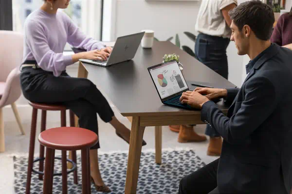 HP EliteBook 860 16 G10 Intel® Core¢ i7 i7-1355U Ordinateur portable 40,6 cm (16