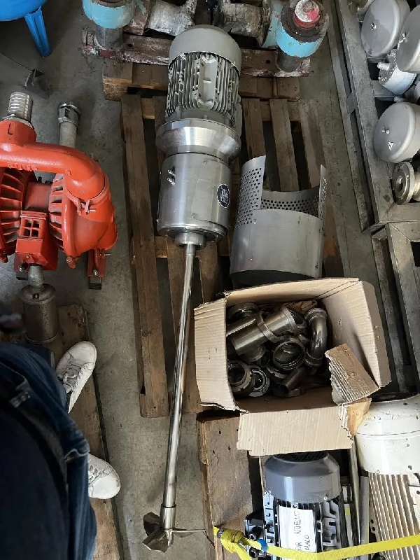 Agitateur type hélice tri-pales d'occasion - référence                        :                         c7074_0