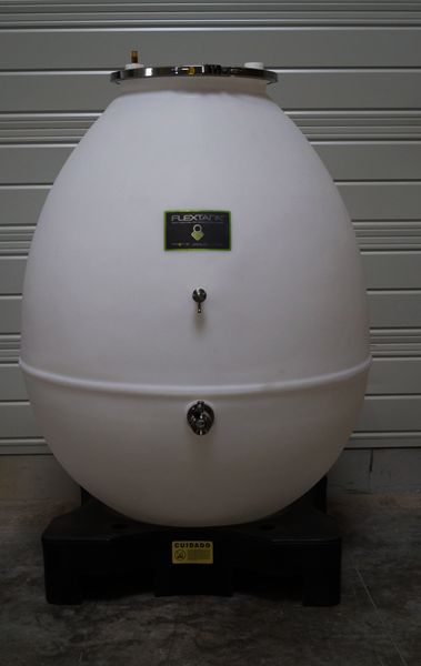 Cuve ovoïde 11.25 H avec coquetier - Micro-oxygénation équivalente à 5 barriques - Fabrication française_0