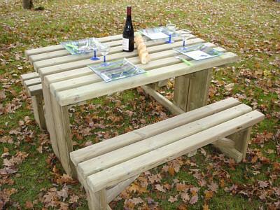 TABLE PIQUE-NIQUE EN BOIS NOISETIERE / 4 PLACES_0