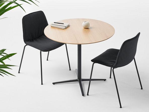 Lot de 2 chaises 4 pieds métal et revêtement tissu rembourré et plissée_0