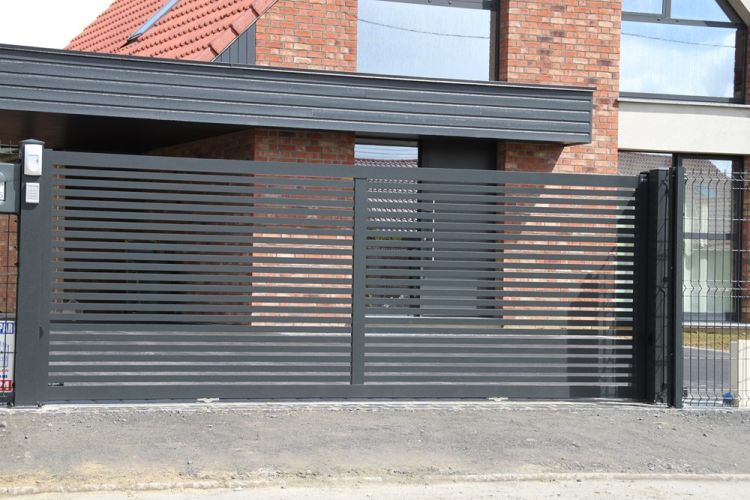 Mira 2 - Portail coulissant en aluminium avec lames ajourées serrées - Finition 2 van_0