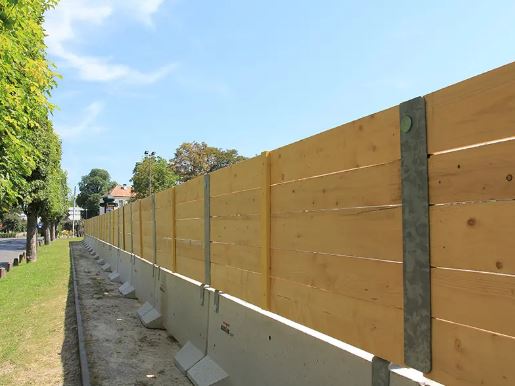 Clôture de chantier avec cadre métallique galvanisé et lames en bois horizontal - KLOSTAB_0